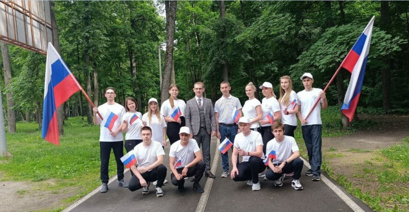 Специалисты Пензастата приняли участие в триколорном забеге в преддверии Дня России